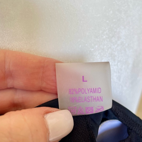 TRIANGLE BIKINI TOP. BLACK. LARGE. - Picture 3 of 3